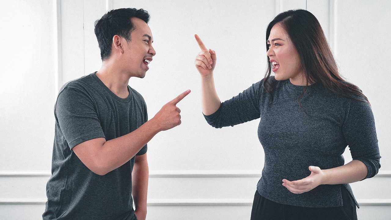 Defensividad extrema: cuando es imposible hablar con tu pareja
